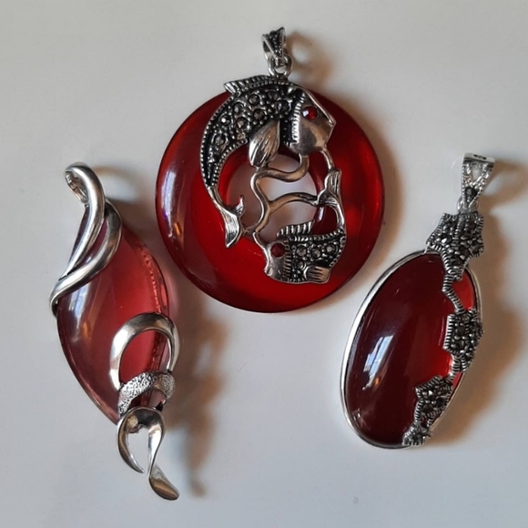 Jewelry - 💞3/$27.  Beautiful! Pendants Cranberry in Color (Acrylic Stones)